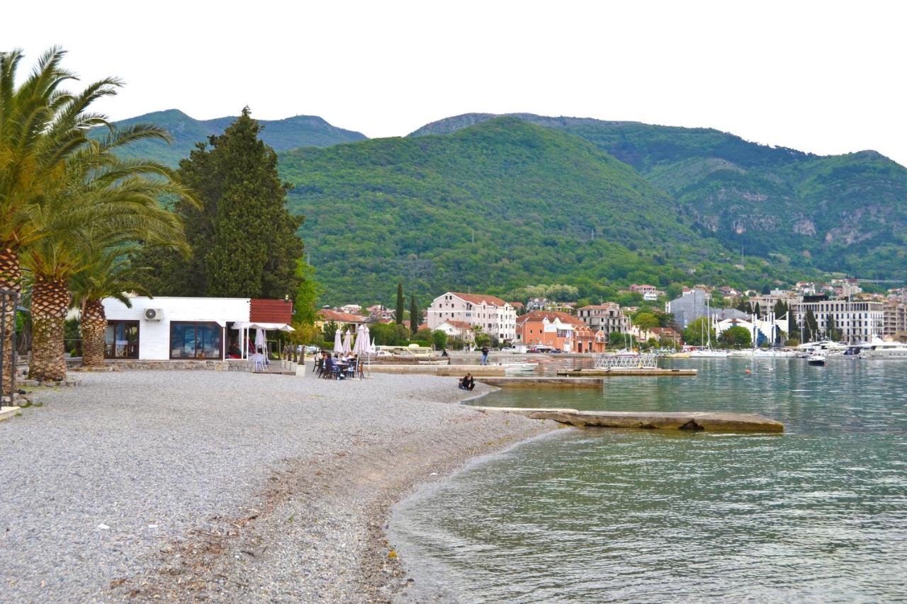 Tivat Apartments Luaran gambar