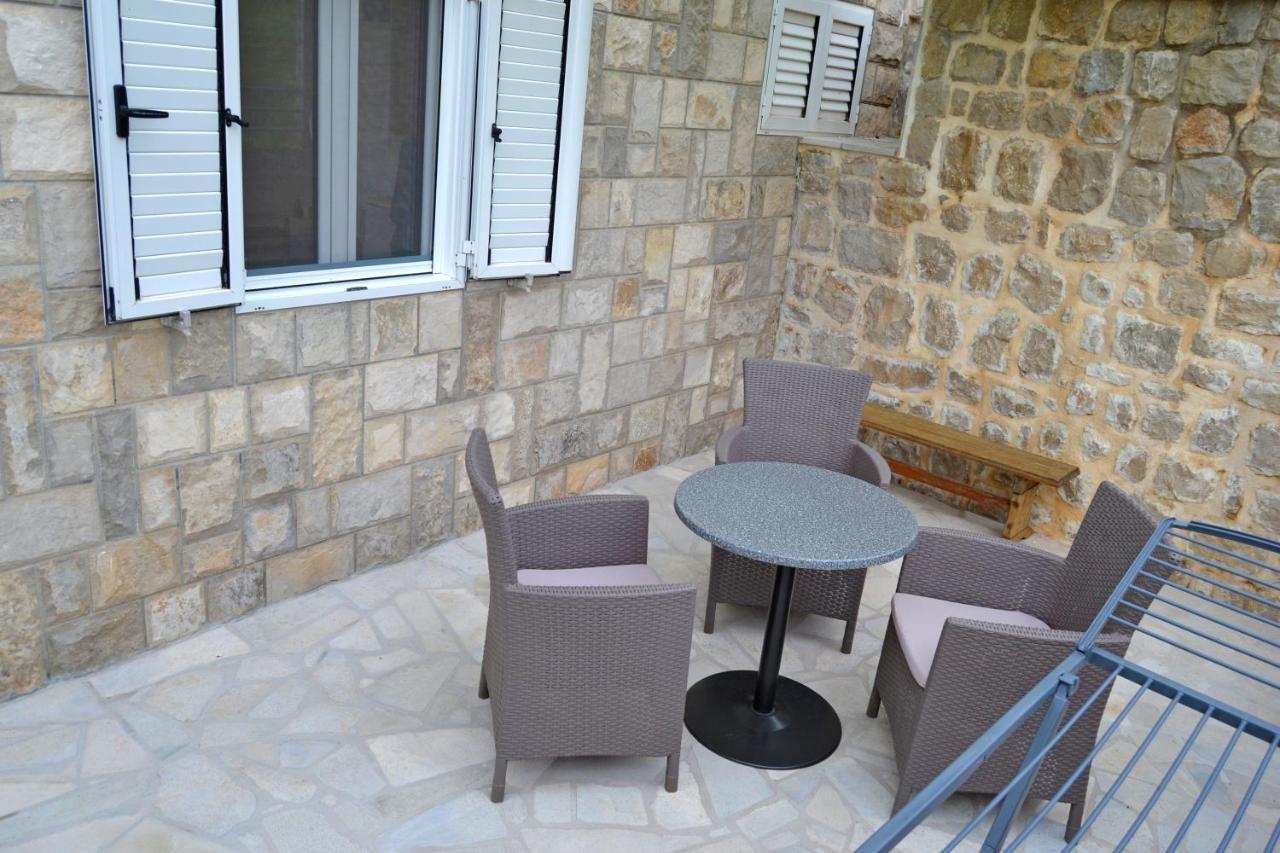 Tivat Apartments Luaran gambar